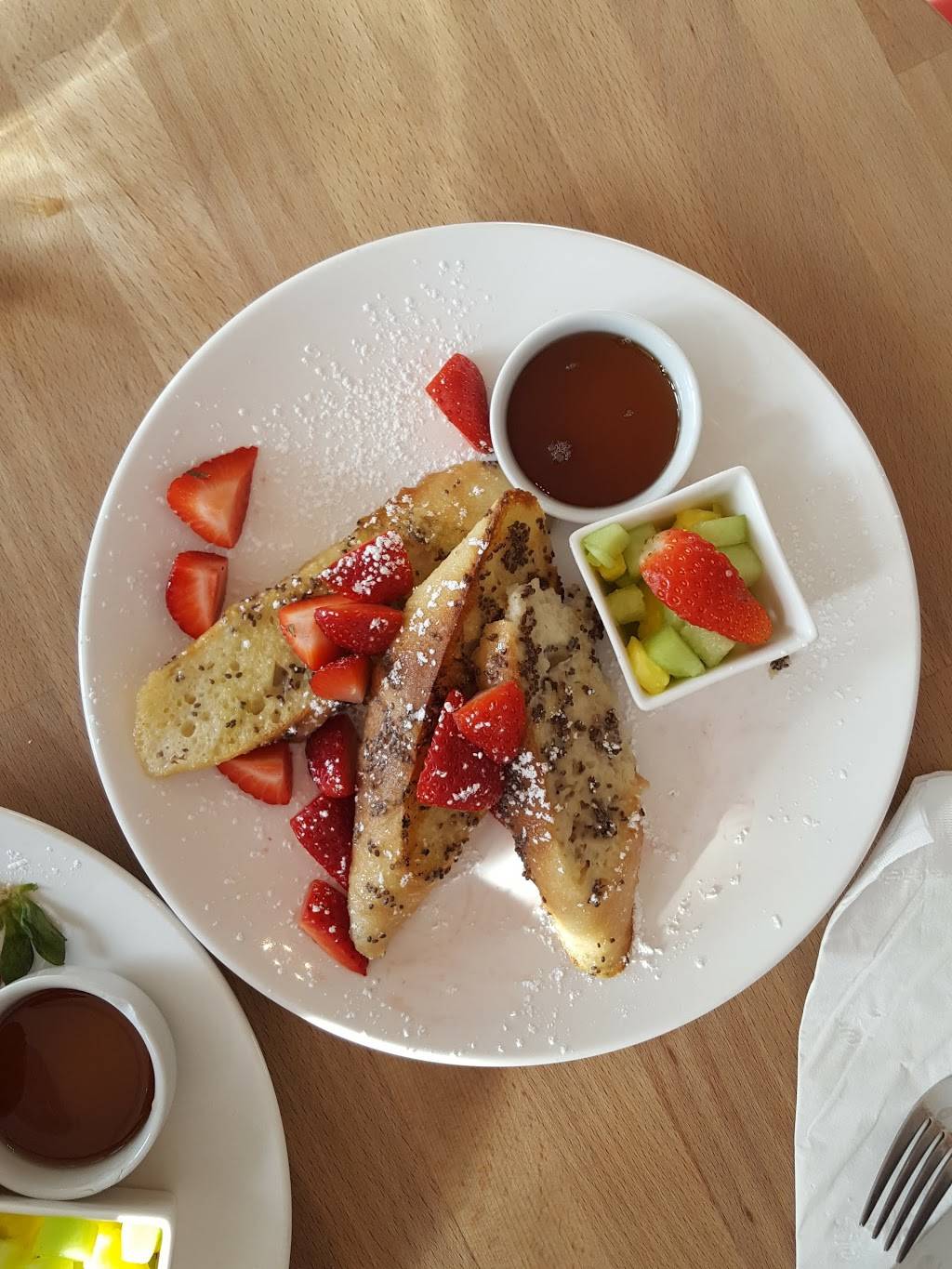 Berry Hill Food Company | restaurant | 82 King St W, Oshawa, ON L1H 1A6, Canada | 9052409055 OR +1 905-240-9055