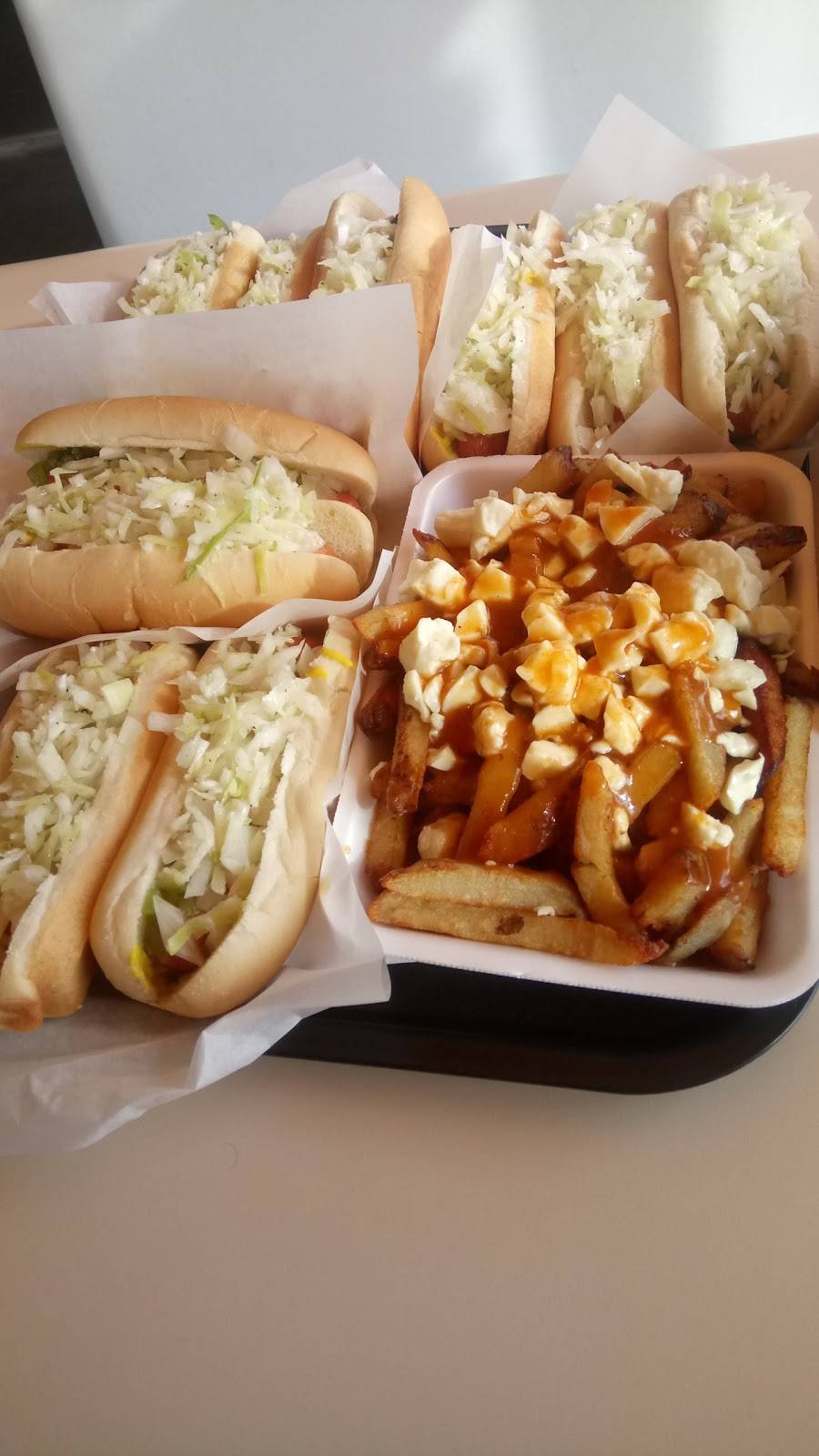 Restaurant La Belle Province | restaurant | 679 Boulevard du Séminaire N, Saint-Jean-sur-Richelieu, QC J3B 5M2, Canada | 4503763399 OR +1 450-376-3399