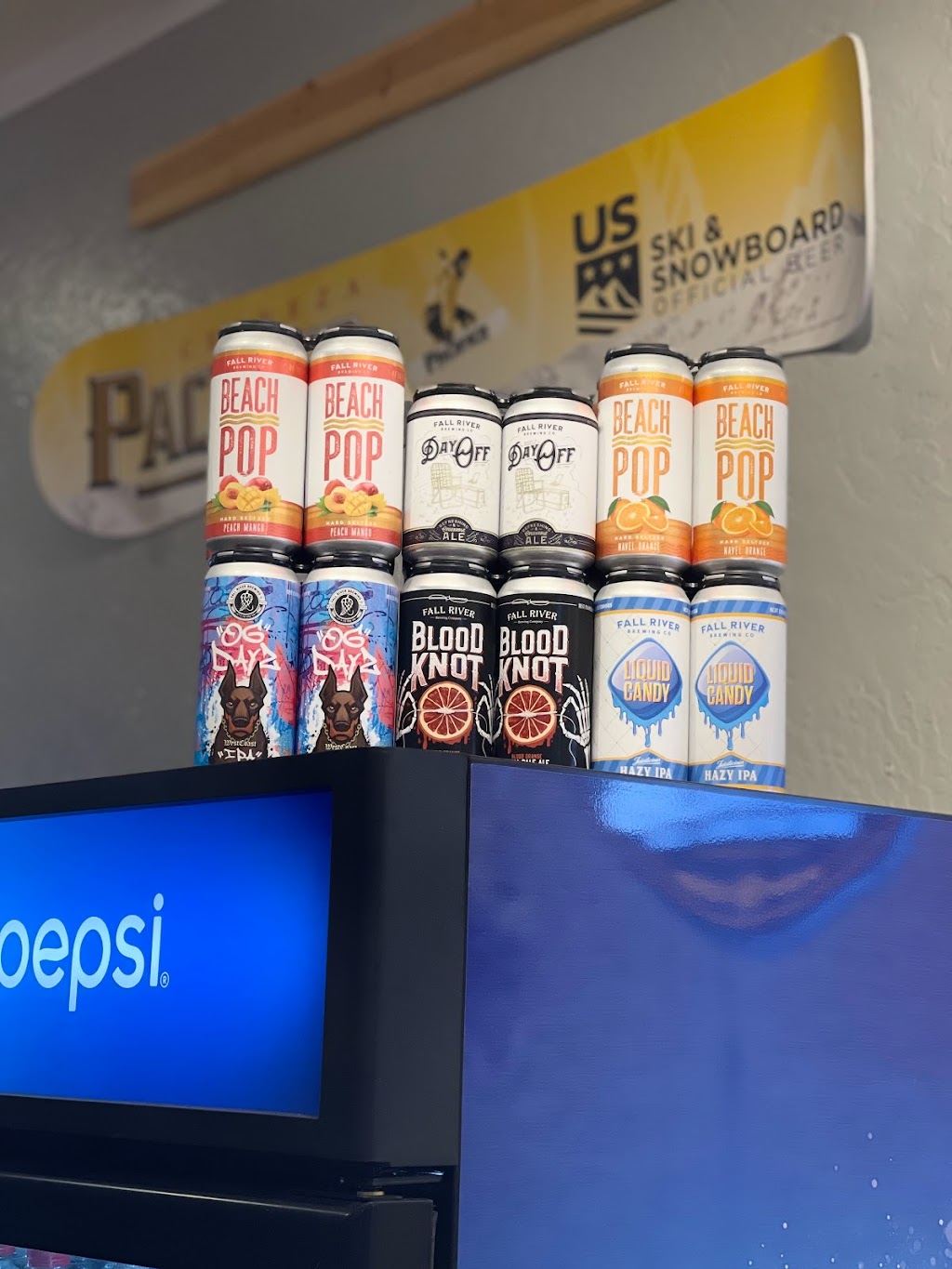 Whiskey Row Taphouse | restaurant | 325 N Mt Shasta Blvd, Mt Shasta, CA 96067, USA | 5309184170 OR +1 530-918-4170