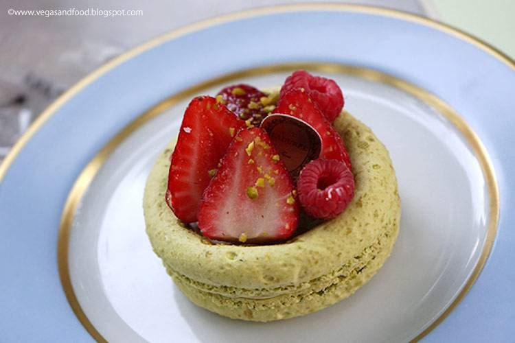 Ladurée The Grove | bakery | 189 The Grove Dr, Los Angeles, CA 90036, USA | 3234560282 OR +1 323-456-0282