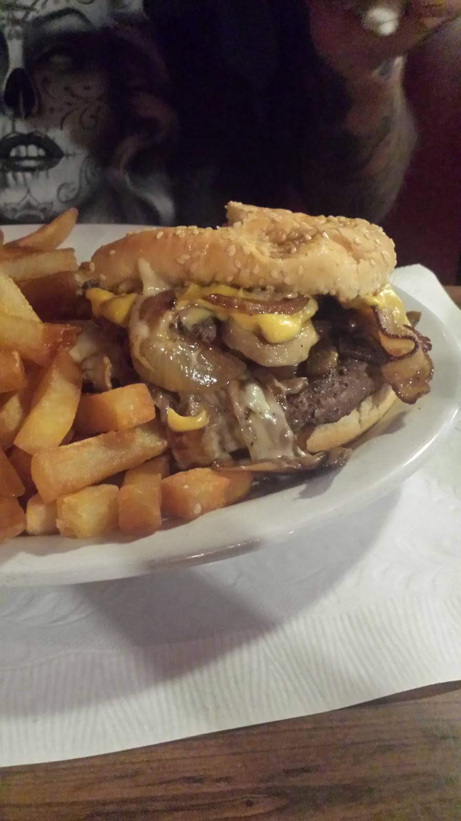 Shantie Food & Spirit | restaurant | 3535 E 9 Mile Rd, Warren, MI 48091, USA | 5867555055 OR +1 586-755-5055