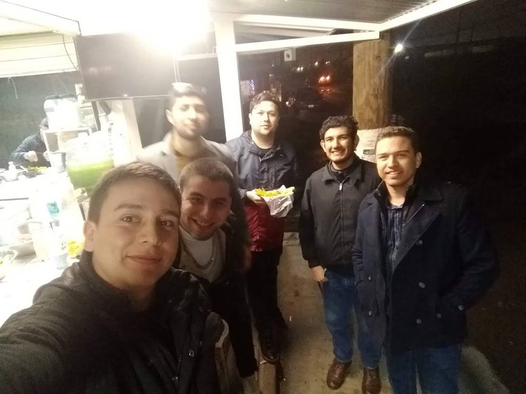 Tacos El Gallo o Pollo | restaurant | Calle Tecate, Albaroja, Tijuana, B.C., Mexico | 016649697140 OR +52 664 969 7140