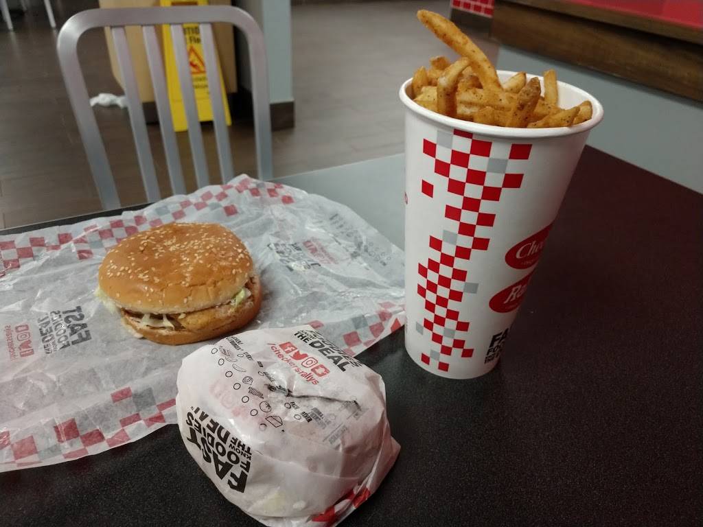 Rallys | restaurant | 300 S Riverside Ave, Rialto, CA 92376, USA | 9098735449 OR +1 909-873-5449