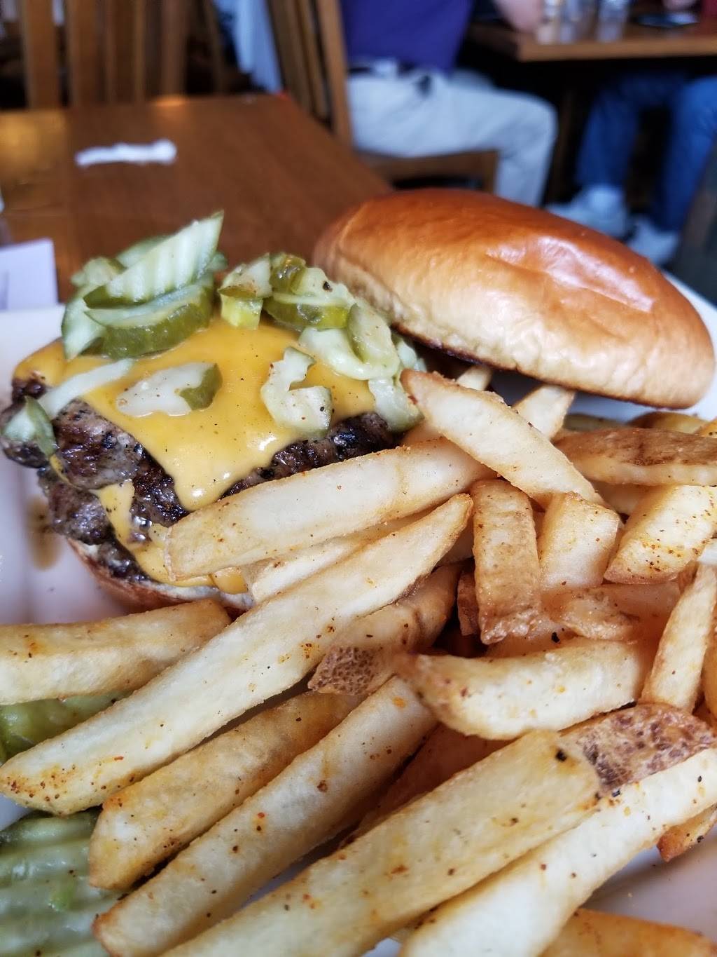 Rock Bottom Restaurant & Brewery | restaurant | 94 Yorktown Center, Lombard, IL 60148, USA | 6304241550 OR +1 630-424-1550