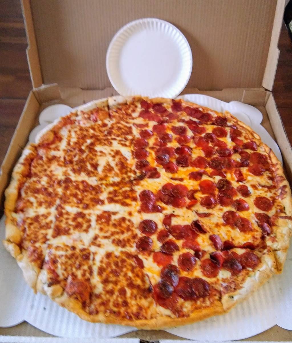 Pizza World | restaurant | 651 Carlyle Ave # A, Belleville, IL 62221, USA | 6182771111 OR +1 618-277-1111