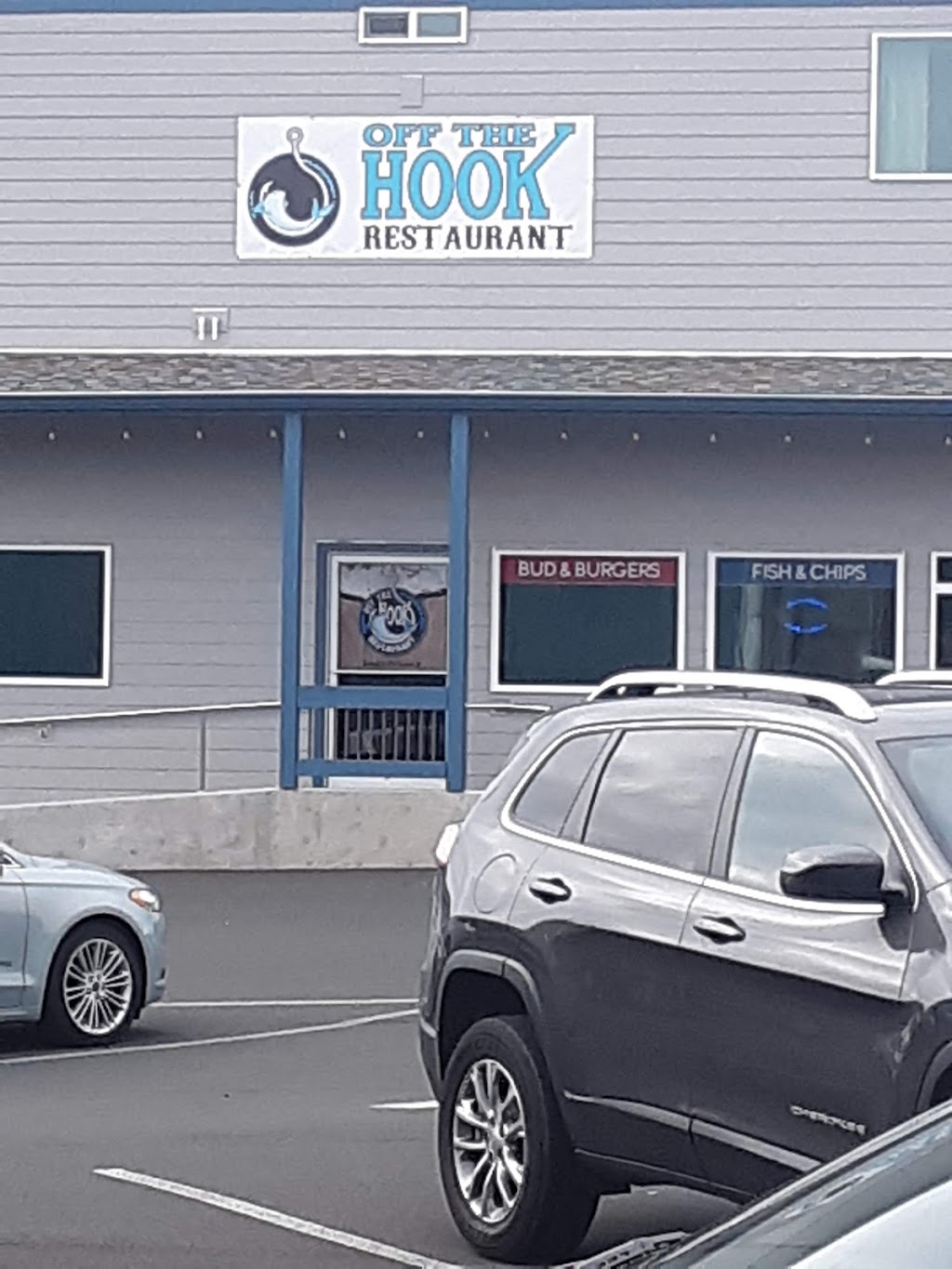 Off The Hook Bar & Grill | restaurant | 3211 S Coast Hwy, Newport, OR 97366, USA | 5418675555 OR +1 541-867-5555