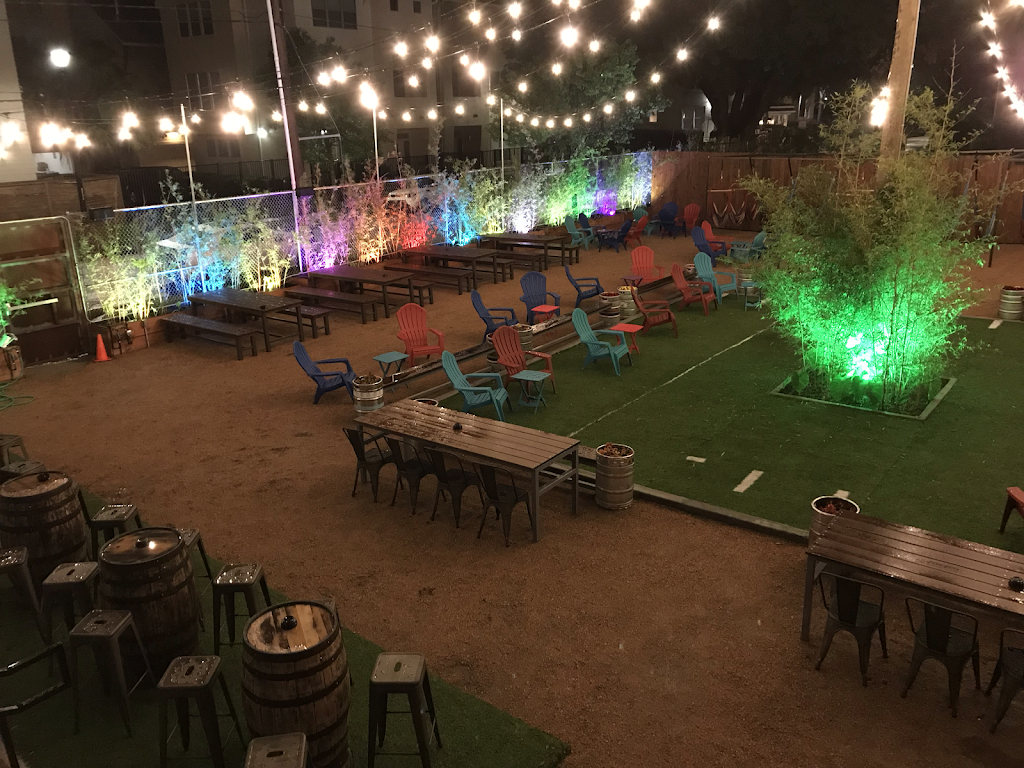 Social Beer Garden HTX | restaurant | 3101 San Jacinto St, Houston, TX 77004, USA | 7136369357 OR +1 713-636-9357