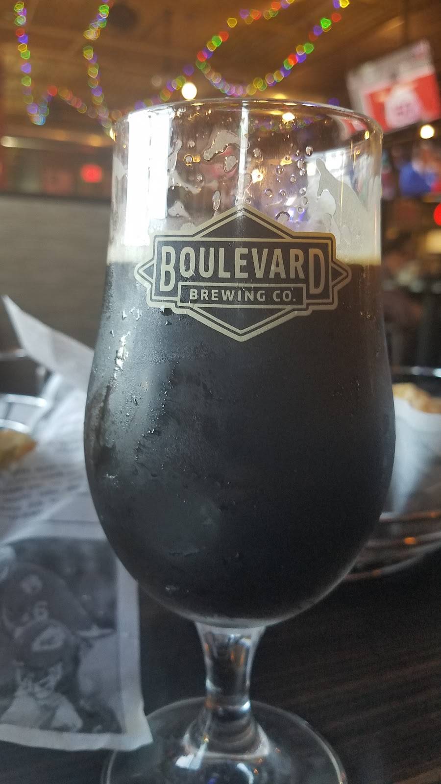 Brewbakers Bar & Grill | restaurant | 9482 Renner Blvd, Lenexa, KS 66219, USA | 9133222739 OR +1 913-322-2739