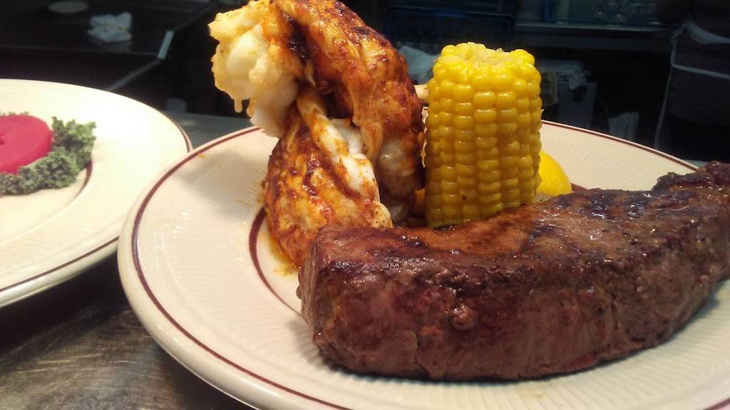 Celebrity Restaurant | restaurant | 3109 S Yale Ave, Tulsa, OK 74135, USA | 9187431800 OR +1 918-743-1800