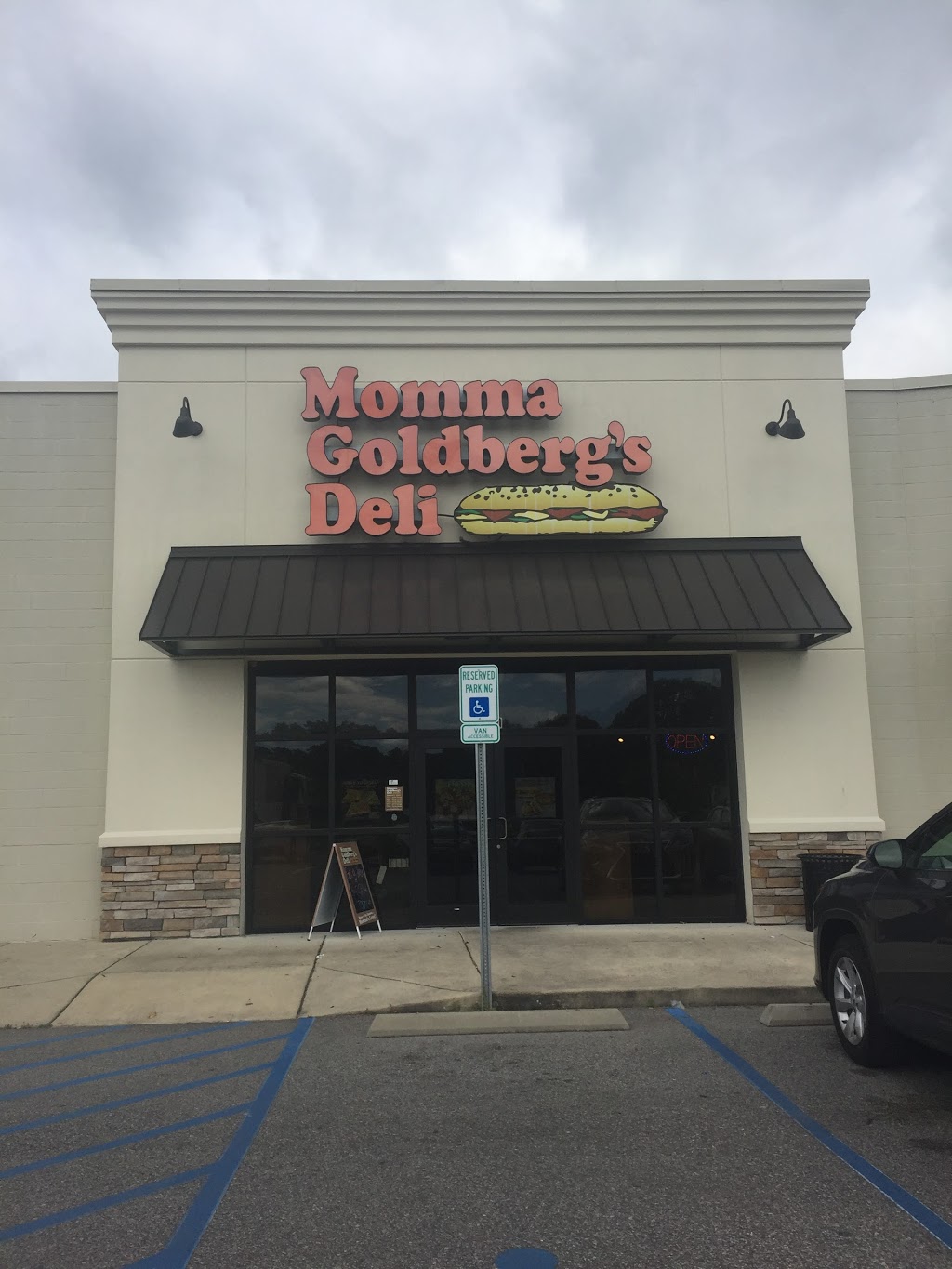 Momma Goldbergs Deli | restaurant | 920 Industrial Pkwy, Saraland, AL 36571, USA | 2513785314 OR +1 251-378-5314