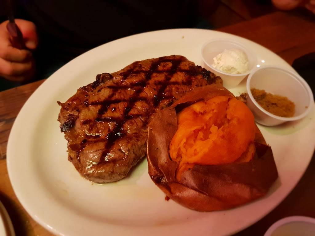 Texas Roadhouse | restaurant | 5005 Shelbyville Rd, Louisville, KY 40207, USA | 5028975005 OR +1 502-897-5005