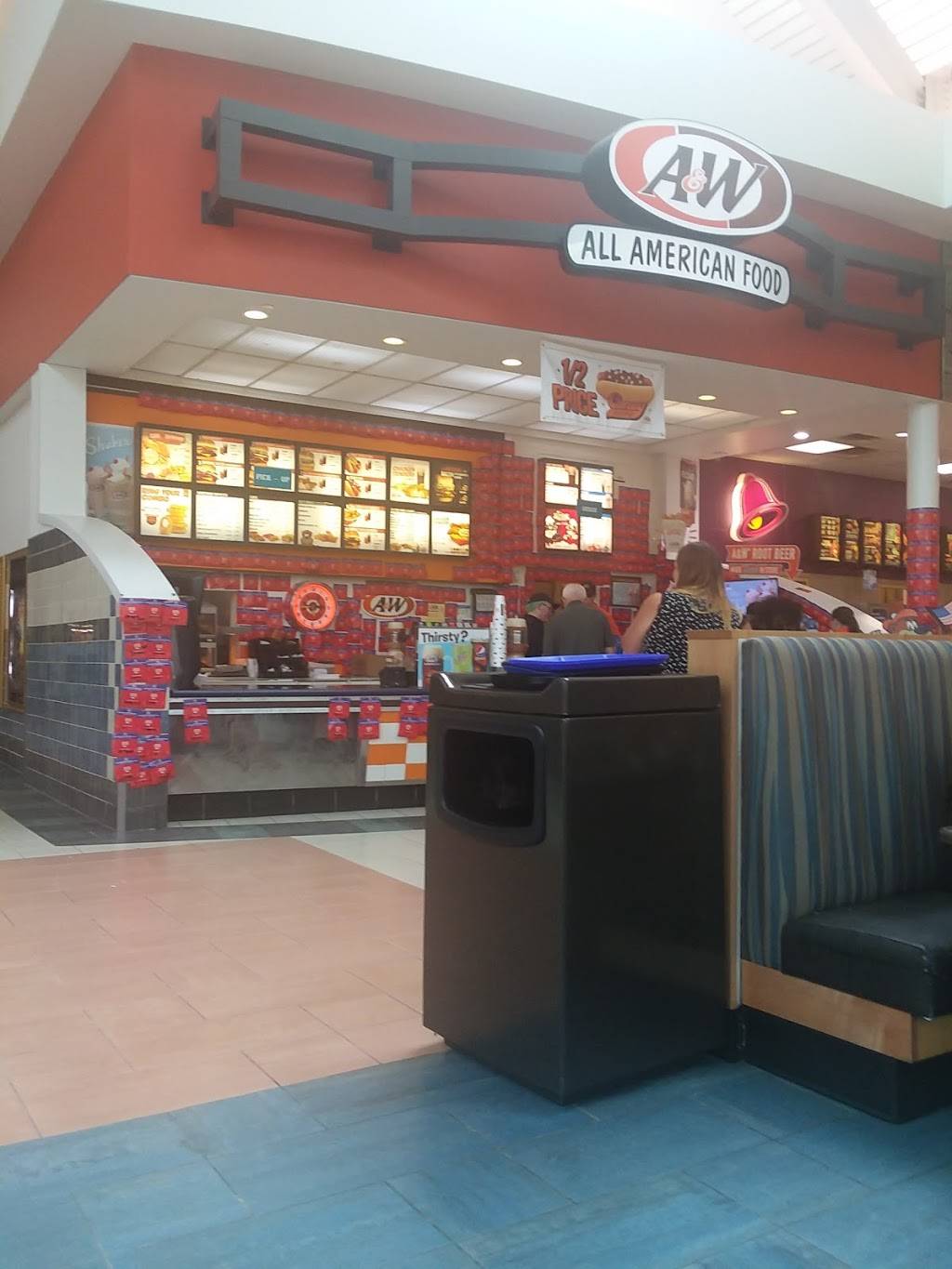 A&W Restaurant | restaurant | Rivertown Cross Mall, Grandville, MI 49418, USA | 6165313324 OR +1 616-531-3324