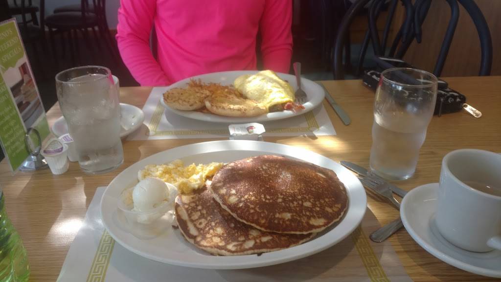 Dinos Family Restaurant | restaurant | 129 Golden Gate Plaza, Maumee, OH 43537, USA | 4198911290 OR +1 419-891-1290