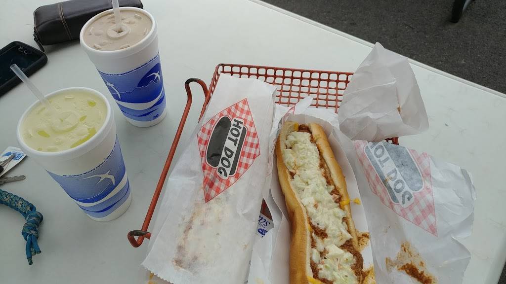 Lynns Drive Inn | restaurant | 3705 Coal Heritage Rd, Bluewell, WV 24701, USA | 3045896279 OR +1 304-589-6279