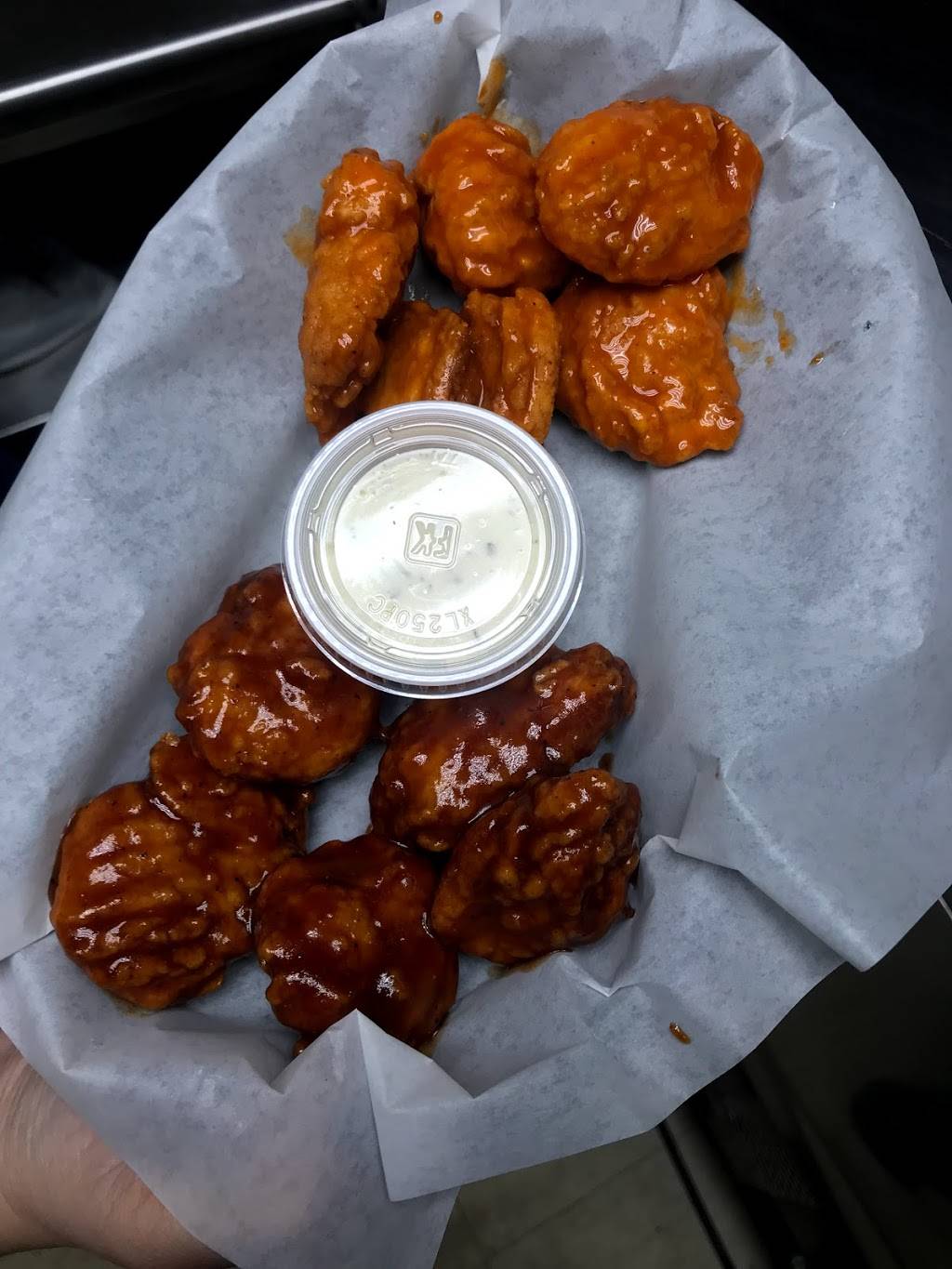 Penalty Box Bar & Grill | restaurant | 1419 4th St, Charleston, IL 61920, USA | 2175084192 OR +1 217-508-4192