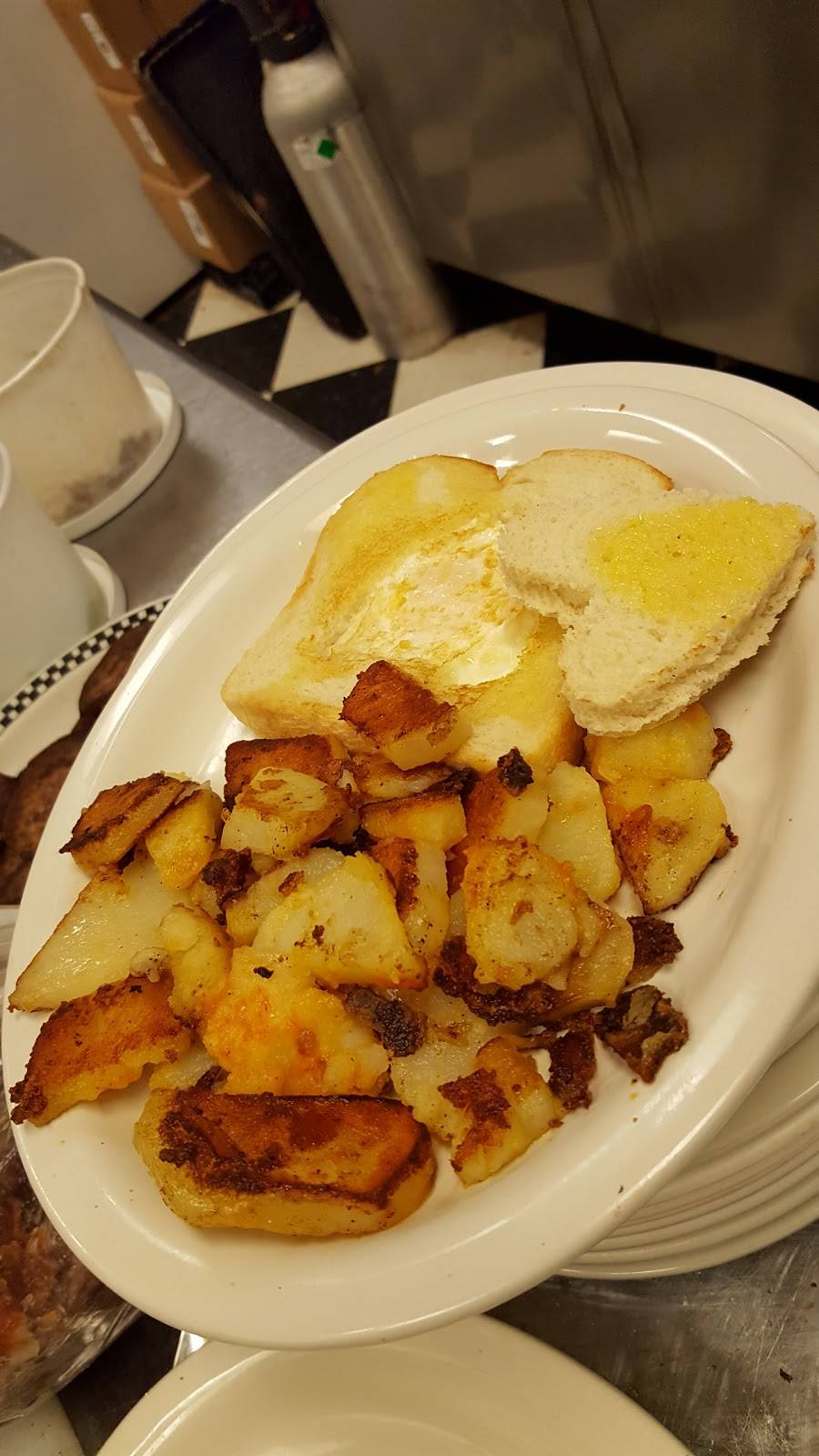 Ninas Cafe & Carousel | cafe | 1710 W Main St, Kalamazoo, MI 49006, USA | 2693736462 OR +1 269-373-6462