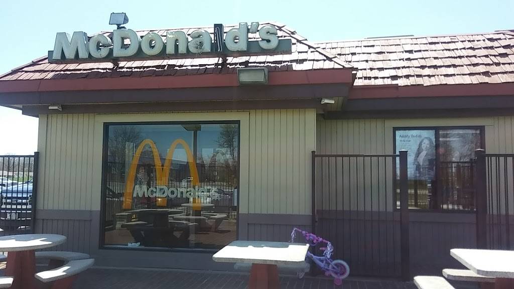 McDonalds | cafe | 18010 William Rd, Carlyle, IL 62231, USA | 6185944474 OR +1 618-594-4474