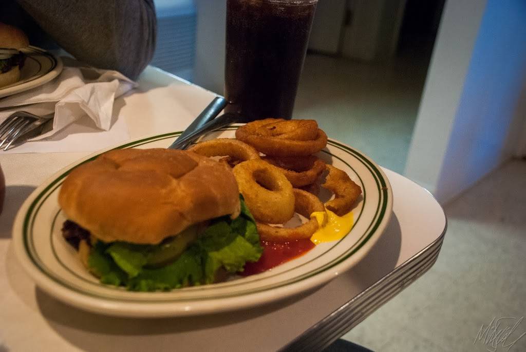 Hoveys Diner | restaurant | 412 E Main St, Olney, IL 62450, USA | 6183954683 OR +1 618-395-4683