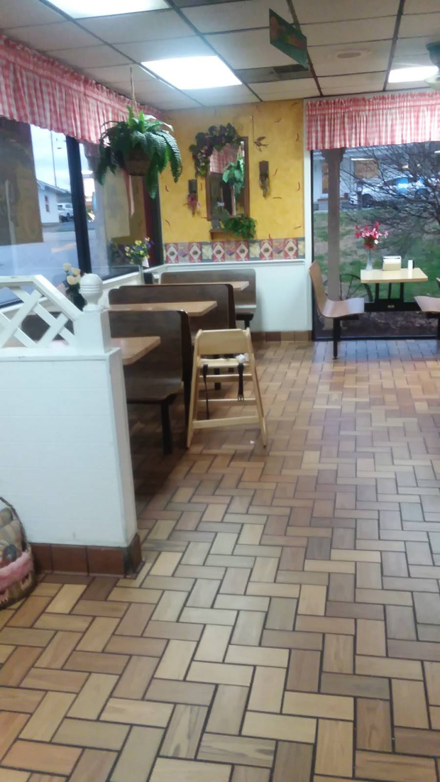 Lees Famous Recipe Chicken | restaurant | 674 N Main St, Jamestown, KY 42629, USA | 2703434800 OR +1 270-343-4800