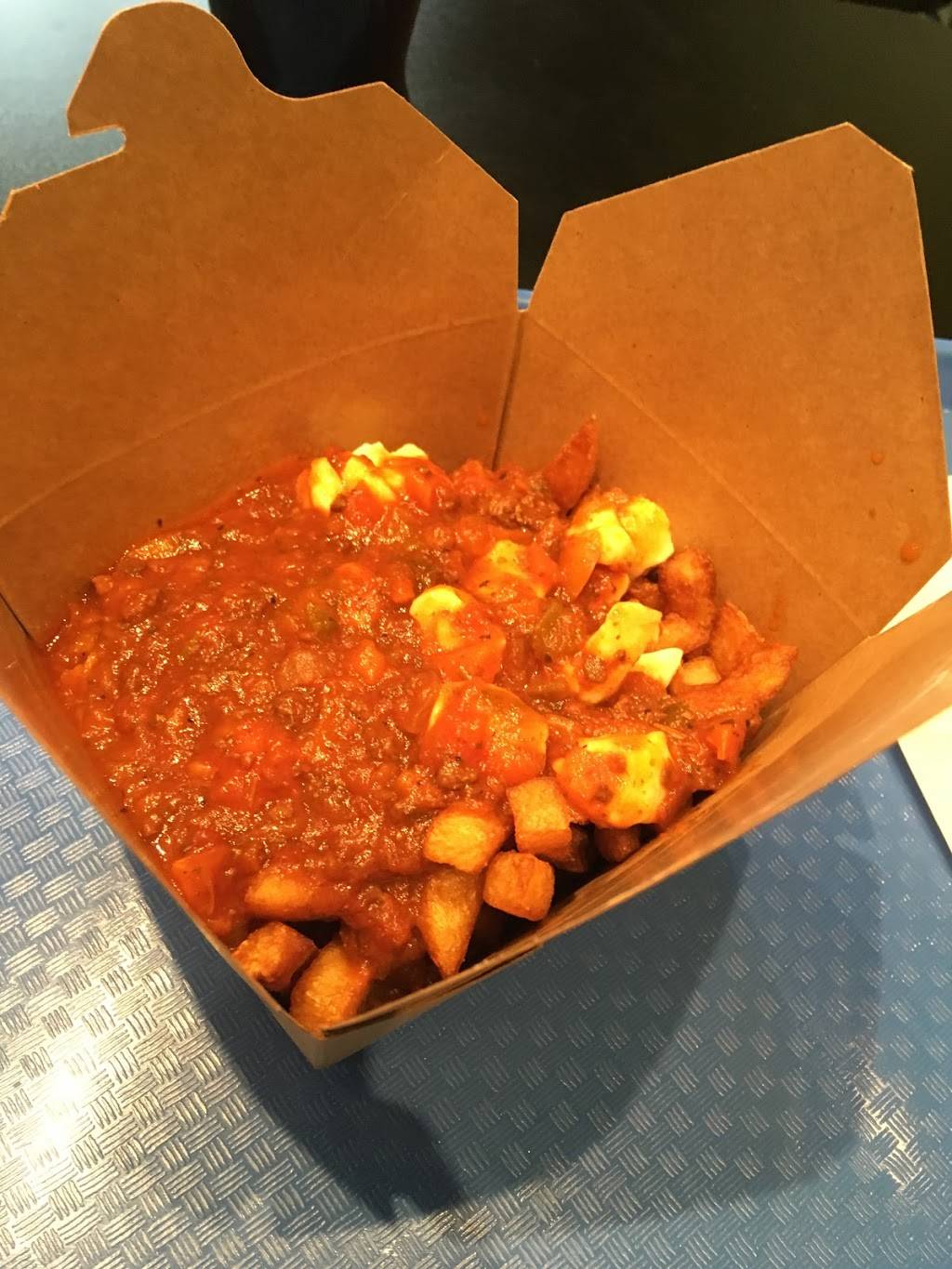 La Poutine Dor | restaurant | 830 6e Avenue, Saint-Georges, QC G5Y 5B8, Canada | 4182217889 OR +1 418-221-7889