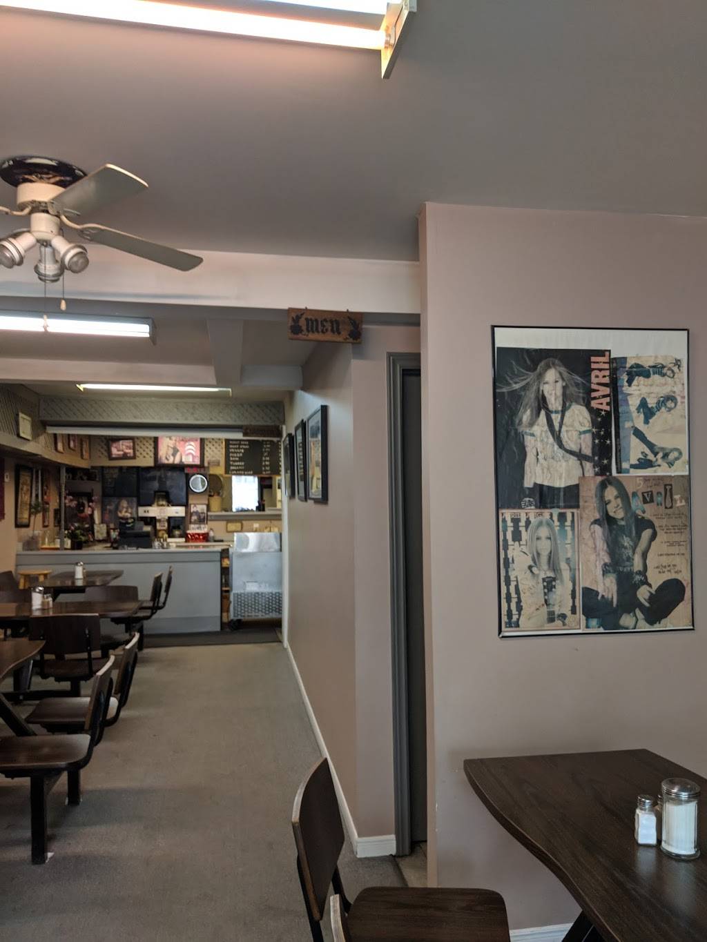 La Pizzeria | restaurant | 17 Dundas St W, Napanee, ON K7R 1Z3, Canada | 6133543361 OR +1 613-354-3361