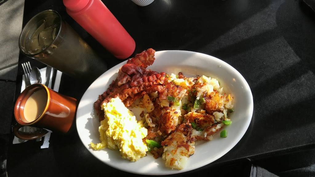 Maisons Fine Food | restaurant | 13031 Mack Ave, Detroit, MI 48215, USA | 3133317577 OR +1 313-331-7577