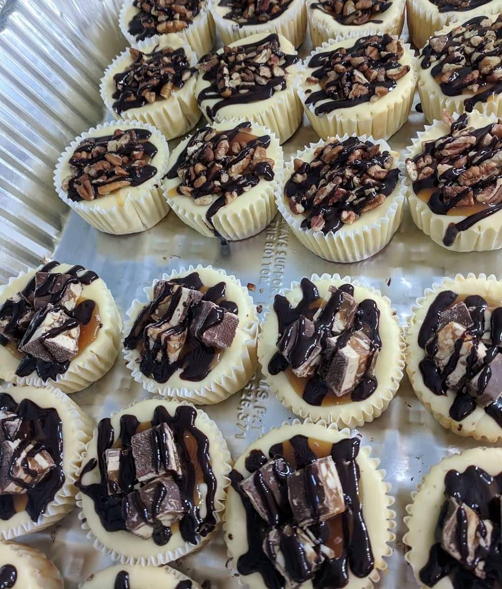 Dixons BBQ & Cheesecakes | restaurant | 365 Abel Ave, Decatur, TN 37322, USA | 4234540354 OR +1 423-454-0354