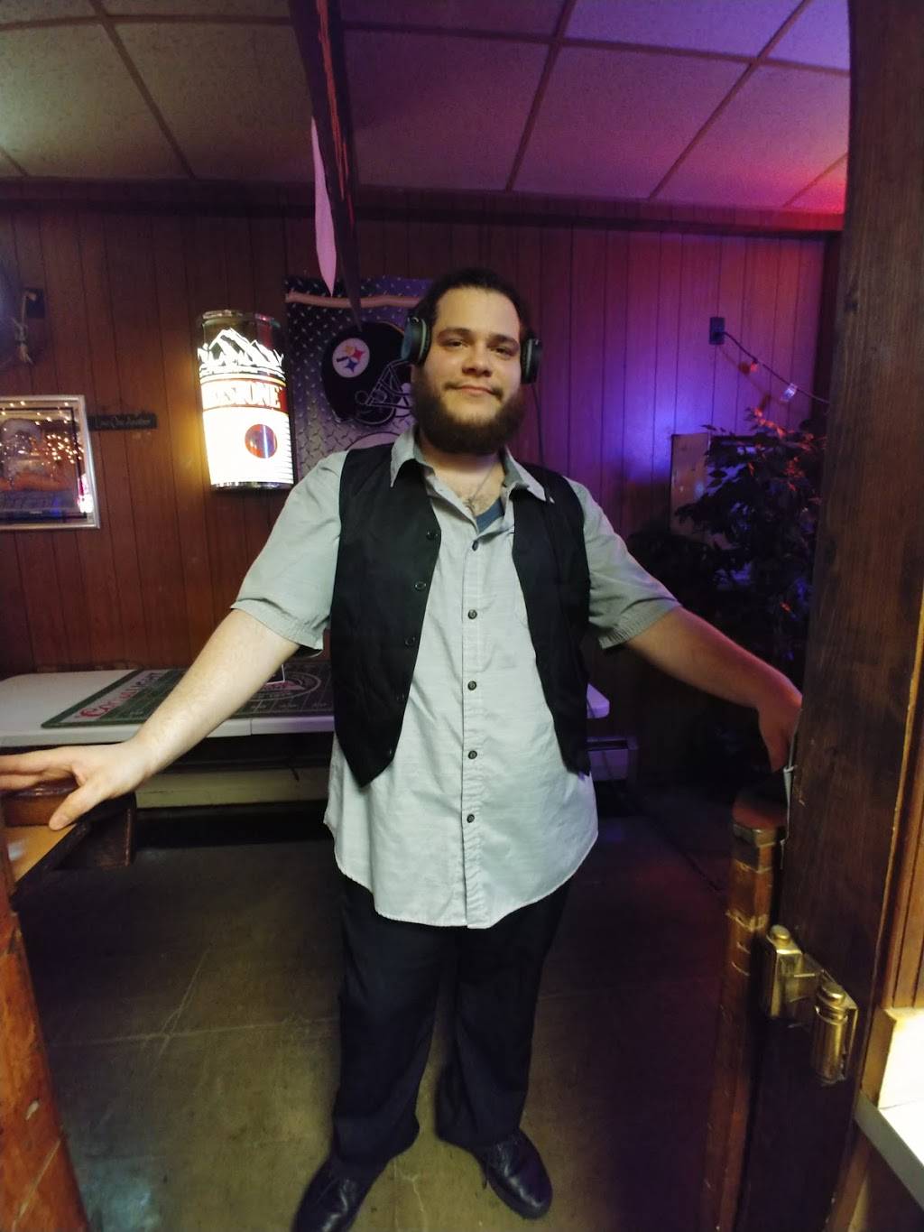 Lincoln Bar & Grill Inc | restaurant | 701 W Market St # 1, York, PA 17401, USA | 7178482201 OR +1 717-848-2201