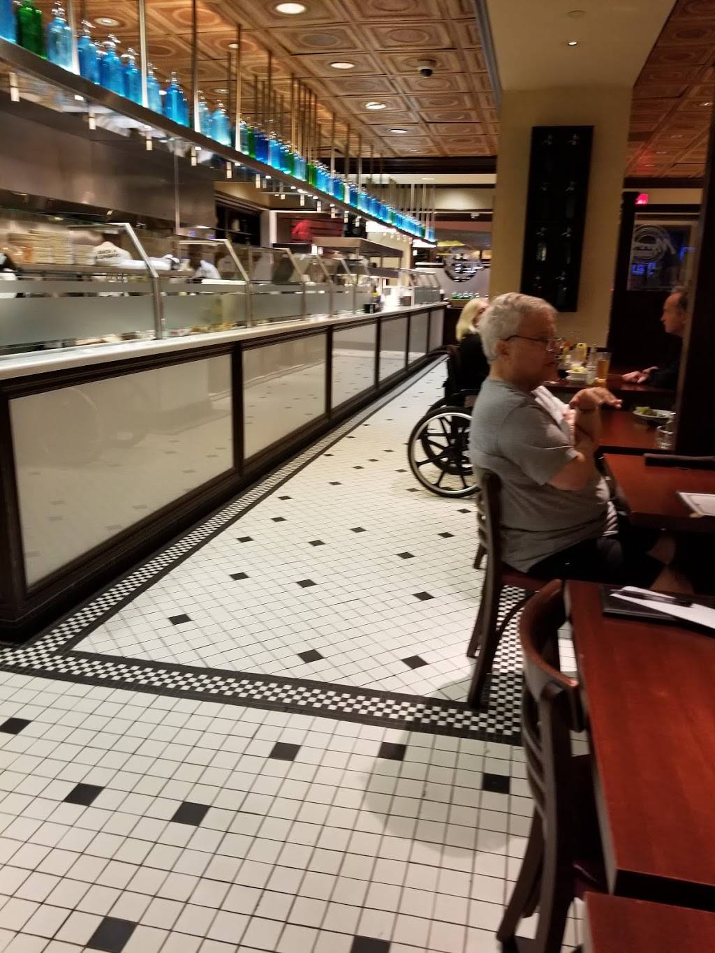 Myrons | restaurant | 777 Isle of Capri, Pompano Beach, FL 33069, USA | 7757865700 OR +1 775-786-5700