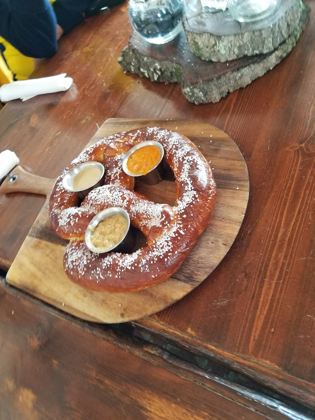 Off the Wall Bar & Grill | restaurant | Kirkwood Meadows Dr, Kirkwood, CA 95646, USA | 2092587365 OR +1 209-258-7365