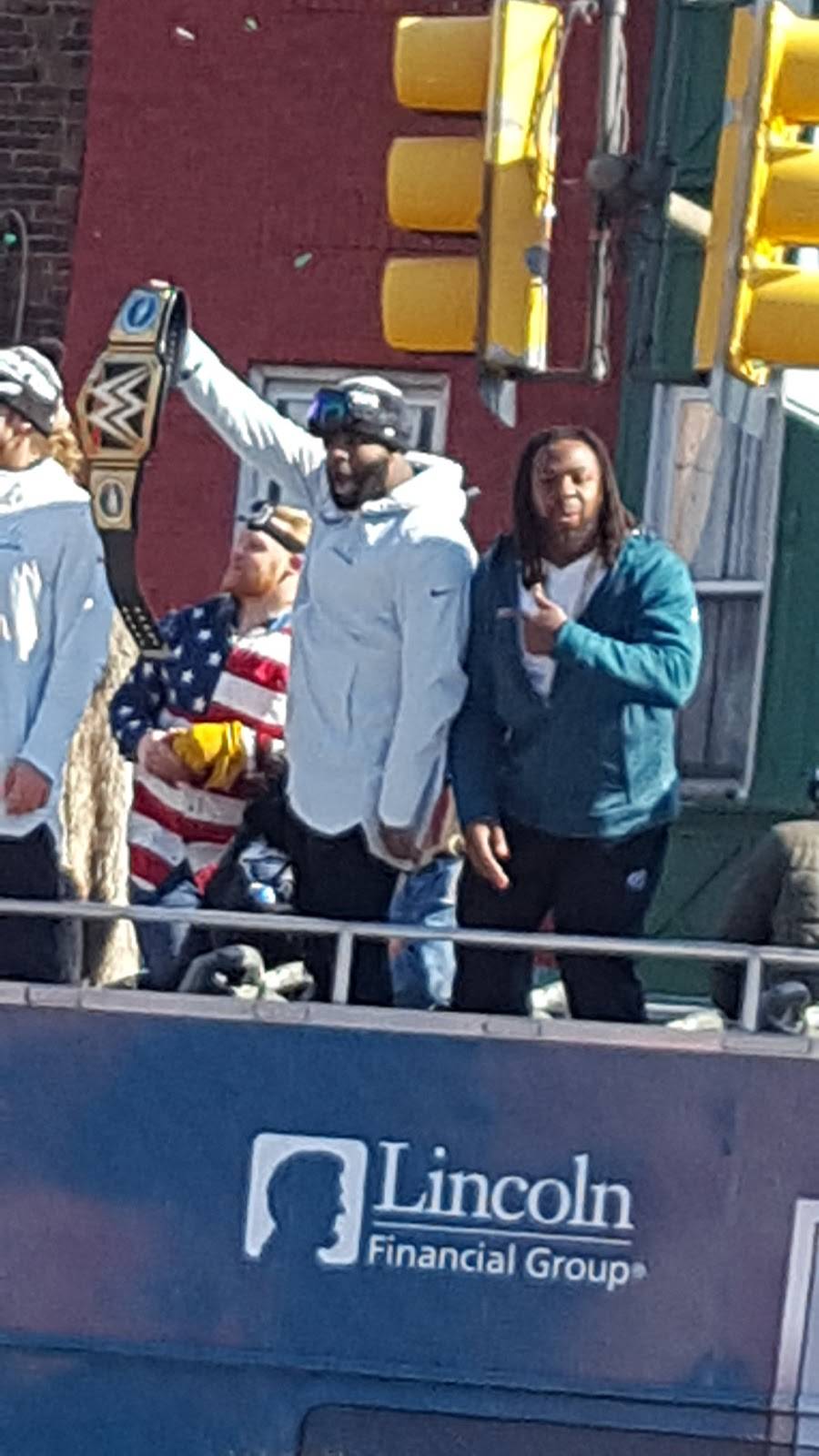 Crown Fried Chicken | restaurant | 1128 S Broad St, Philadelphia, PA 19146, USA | 2155469910 OR +1 215-546-9910