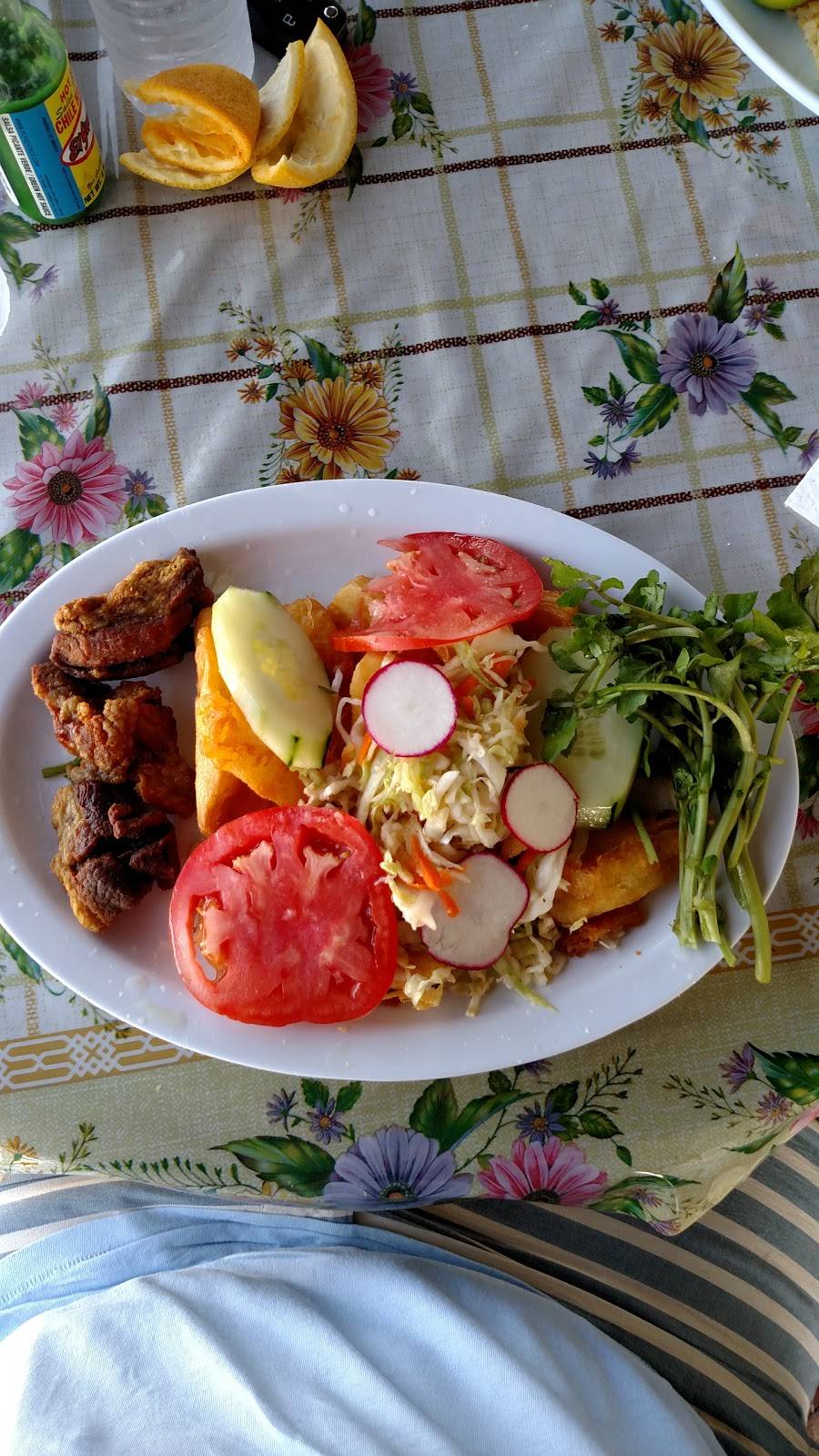 Pupuseria Menchita | restaurant | 1606 Beverly Blvd, Los Angeles, CA 90026, USA | 2132588203 OR +1 213-258-8203