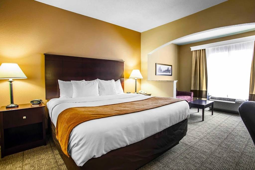 Comfort Suites | restaurant | 2620 S Dirksen Pkwy, Springfield, IL 62703, USA | 2177534000 OR +1 217-753-4000