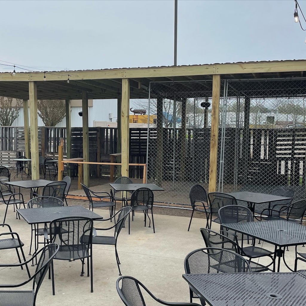 Rocket Axe Throwing - Industry Brewing | restaurant | 8012 N Hale Ave, Peoria, IL 61615, USA | 3093615502 OR +1 309-361-5502