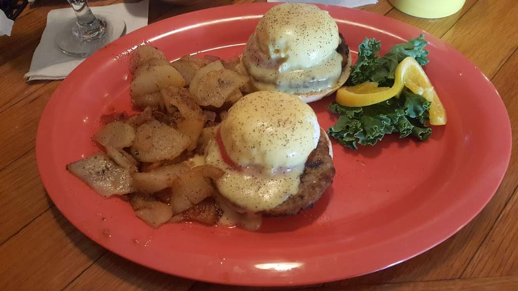 Gators | restaurant | 6 W Montauk Hwy, Hampton Bays, NY 11946, USA | 6317284100 OR +1 631-728-4100