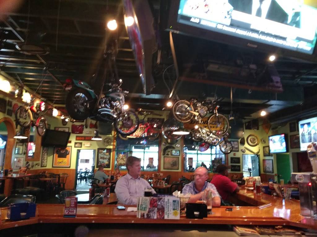 Quaker Steak & Lube | restaurant | 10 Chrome Dr, Greenville, SC 29615, USA | 8646789464 OR +1 864-678-9464