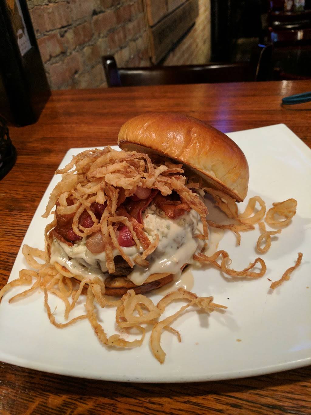 Old Towne Pub & Eatery | restaurant | 201 W State St, Geneva, IL 60134, USA | 6302327962 OR +1 630-232-7962