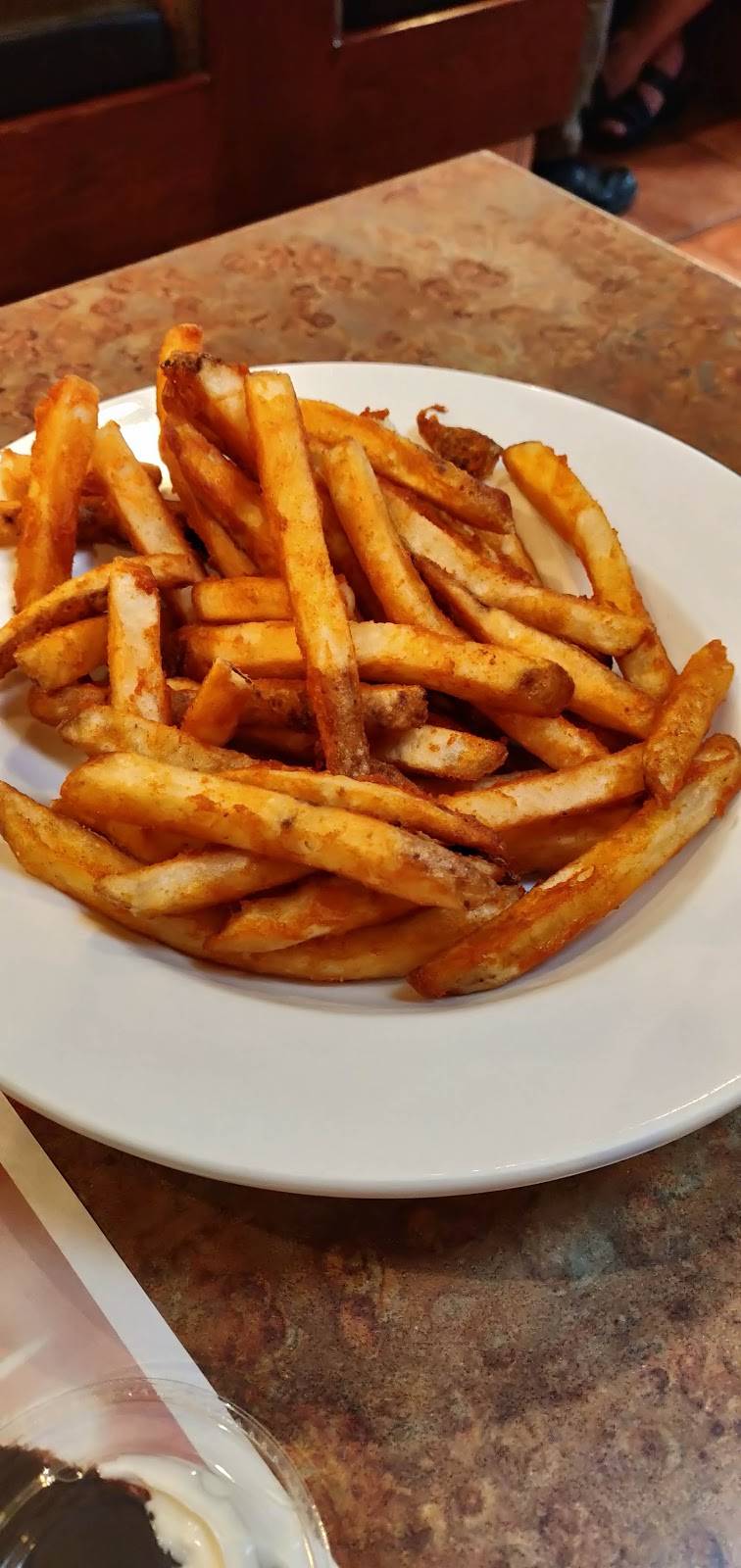 Mikes | restaurant | 340 Boulevard des Laurentides, Saint-Jérôme, QC J7Z 4L7, Canada | 4504385888 OR +1 450-438-5888