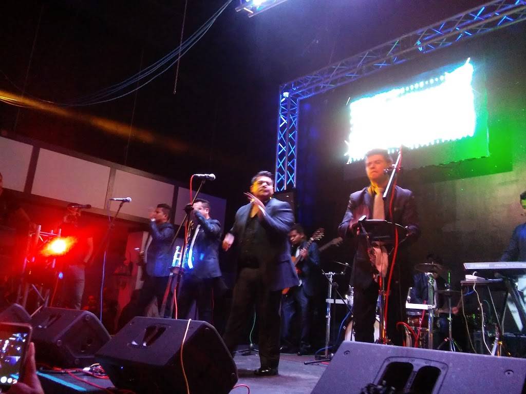 Candela Bar And Grill | restaurant | 8526 W Golf Rd, Niles, IL 60714, USA | 8474147973 OR +1 847-414-7973