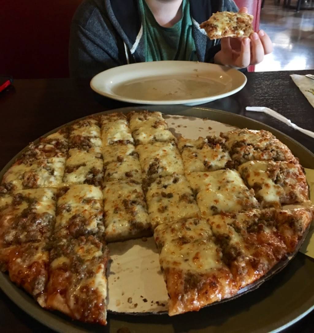 Pizza King | restaurant | 102 S Main St, Summitville, IN 46070, USA | 7655362444 OR +1 765-536-2444