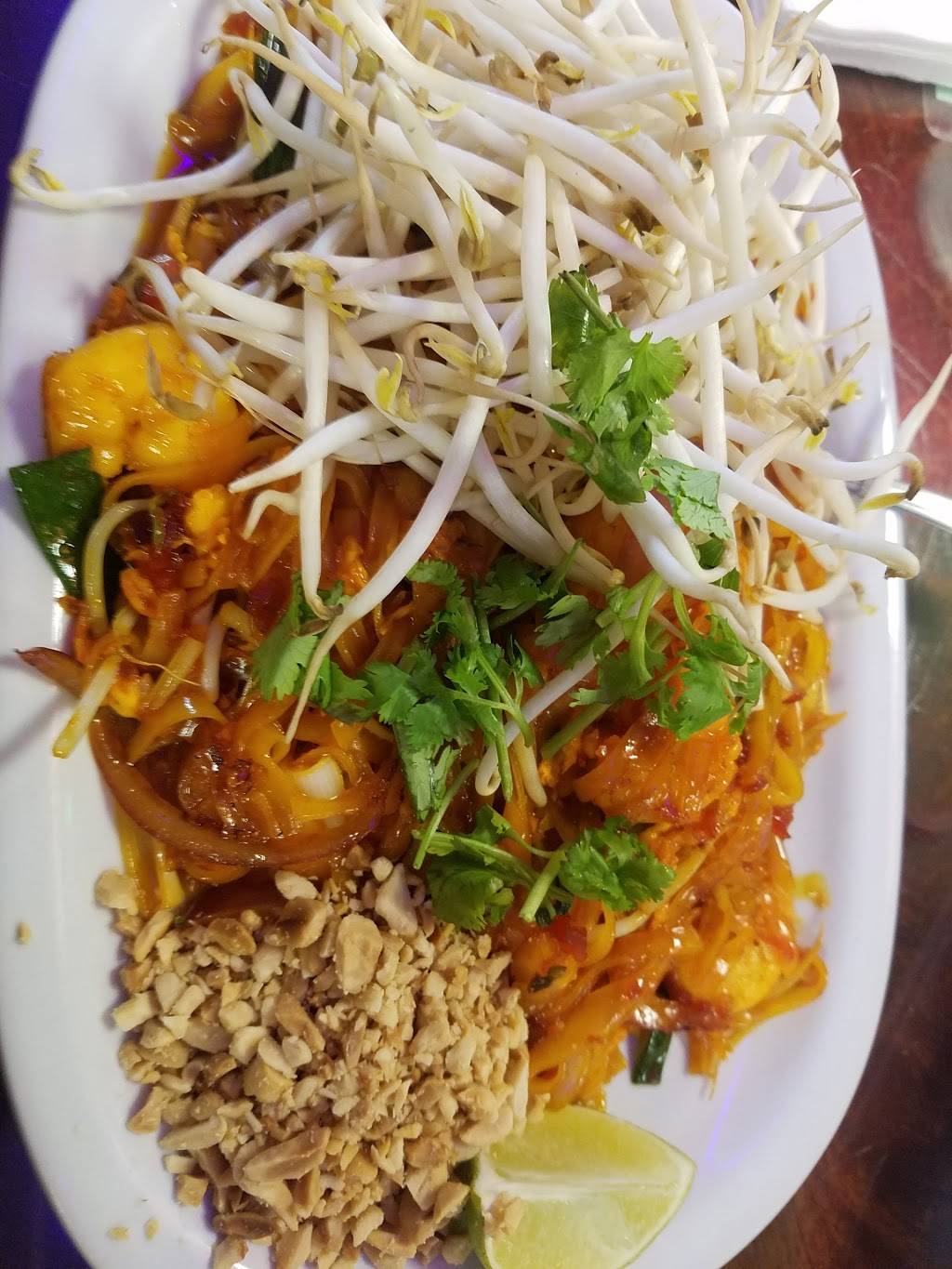 Jade Siam | restaurant | 2570 Slauson Ave, Huntington Park, CA 90255, USA | 3235898391 OR +1 323-589-8391