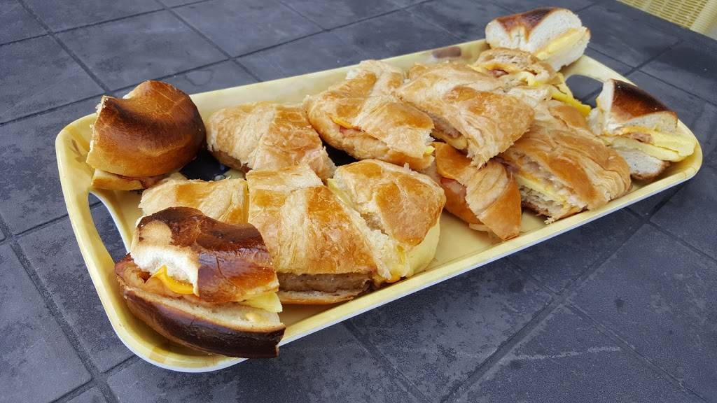 Village Bakery and Café | bakery | 104 Delaware Ave, Put-In-Bay, OH 43456, USA | 4192855351 OR +1 419-285-5351