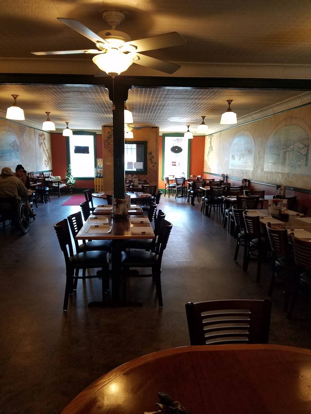 Giovannis Pizza | restaurant | 18 W Main St, Elverson, PA 19520, USA | 6102867376 OR +1 610-286-7376