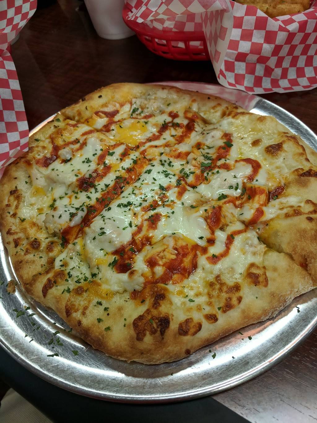 Courthouse Market & Grill | restaurant | 2962 River Rd W, Goochland, VA 23063, USA | 8045569030 OR +1 804-556-9030