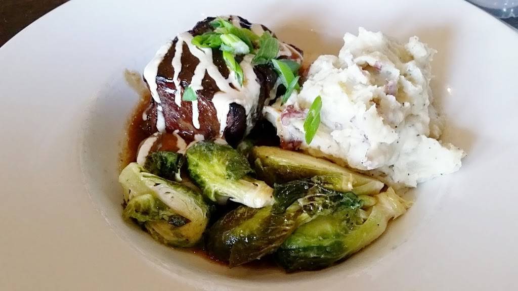 Burtons Grill | restaurant | 1 Cornerstone Square, Westford, MA 01886, USA | 9786921220 OR +1 978-692-1220