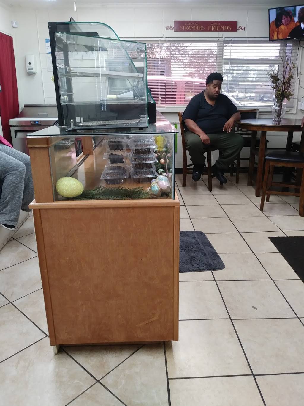 Taras Kitchen | restaurant | 4518 Main St, Moss Point, MS 39563, USA | 2282497941 OR +1 228-249-7941