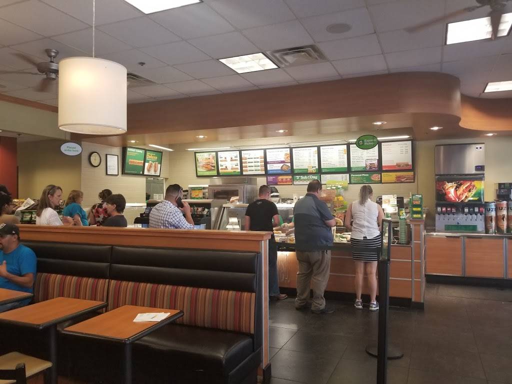 Subway Restaurants | restaurant | 240 E Houston St, San Antonio, TX 78205, USA | 2102242523 OR +1 210-224-2523