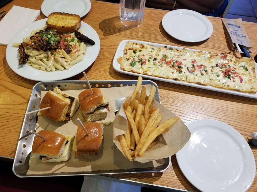 Chilis Grill & Bar | meal takeaway | 140 NJ-17, East Rutherford, NJ 07073, USA | 2014384150 OR +1 201-438-4150