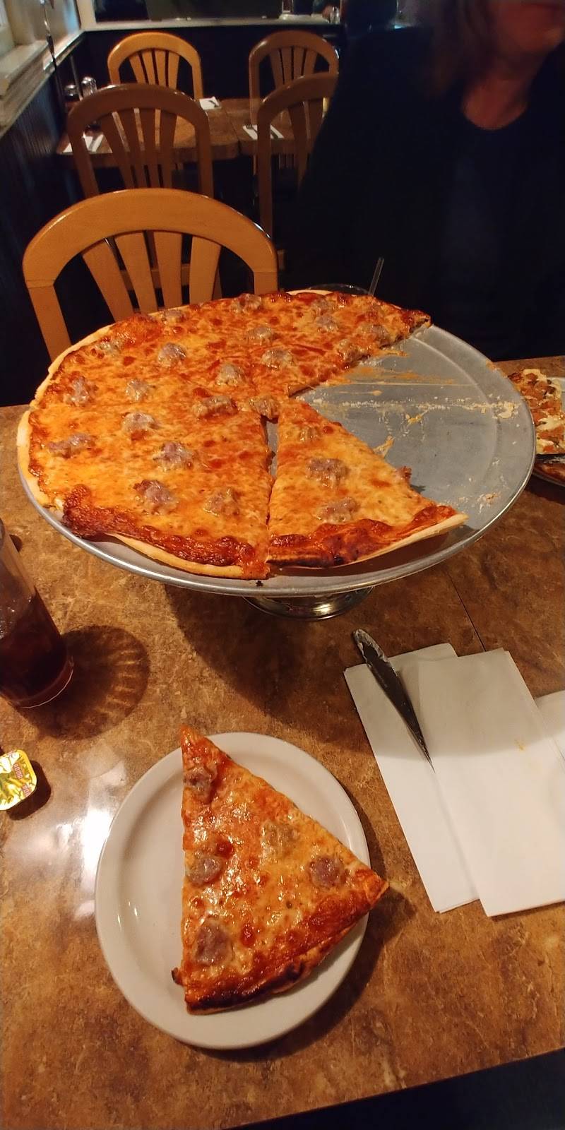 Frankie Feds Pizza-Pasta House | restaurant | 831 State Route 33, Freehold, NJ 07728, USA | 7322941333 OR +1 732-294-1333