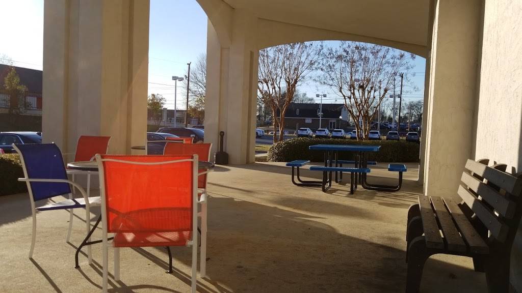 Aroma Cafe Cadillac | restaurant | 10725 Pineville Rd, Pineville, NC 28134, USA | 7045567400 OR +1 704-556-7400